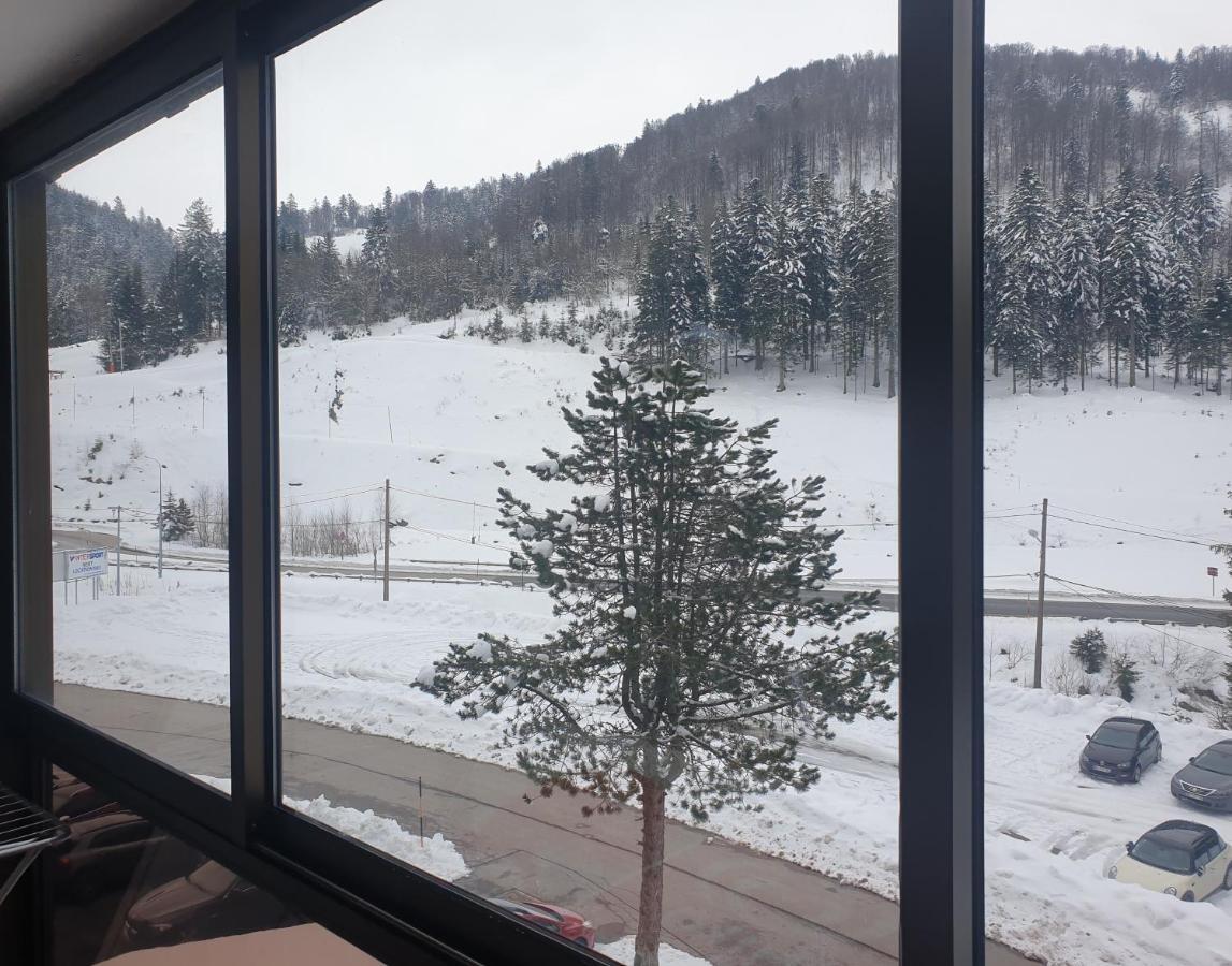 Belle Hutte Cote Pistes De *